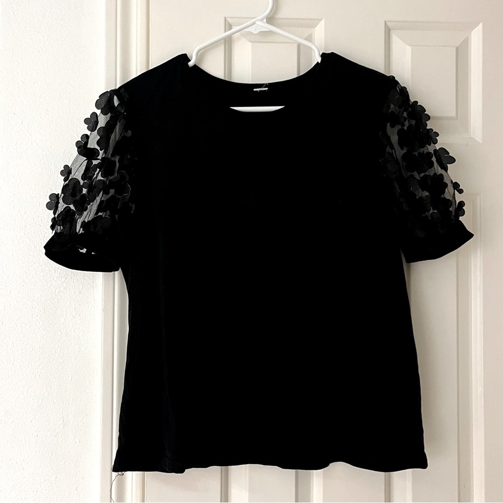 Puffy Sleeve Flower Black Short Sleeve Blouse